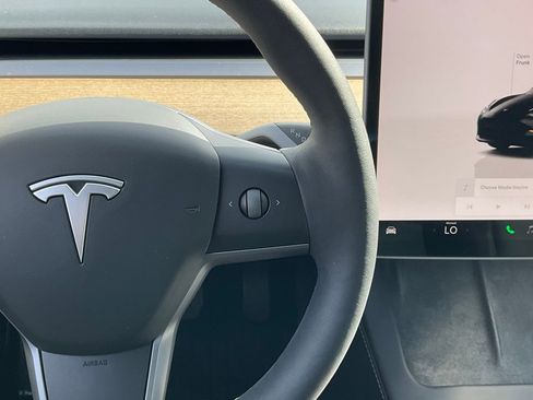 Used 2023 Tesla Model 3 Standard Range image 40