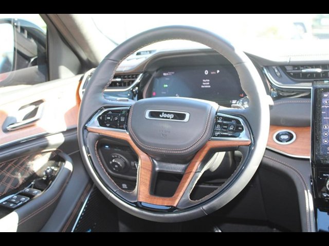 Used 2022 Jeep Grand Cherokee Summit AWD/4WD image 14