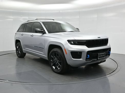 Used 2023 Jeep Grand Cherokee 30th Anniversary AWD/4WD image 57
