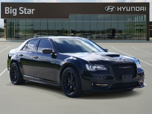 Used 2023 Chrysler 300 S w/ Comfort Group RWD image 6