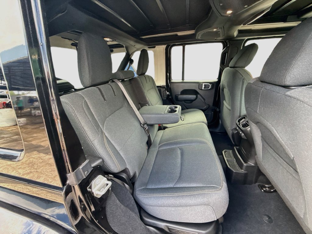 Used 2024 Jeep Wrangler Unlimited w/ Convenience Group AWD/4WD image 32