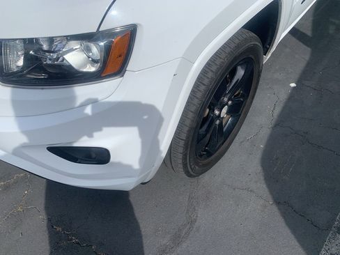 Used 2015 Jeep Grand Cherokee Altitude image 2