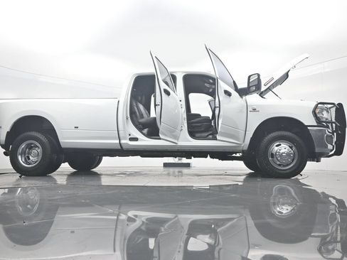 Used 2024 RAM 3500 Tradesman w/ Chrome Appearance Group AWD/4WD image 50