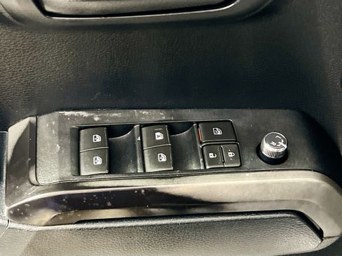 Used 2016 Toyota Tacoma SR5 w/ Towing Package image 15