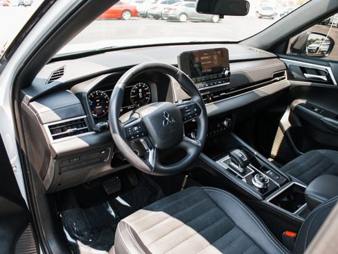 Used 2024 Mitsubishi Outlander SE Black Edition AWD/4WD image 8