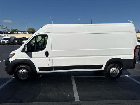Used 2023 RAM ProMaster 2500 FWD image 5