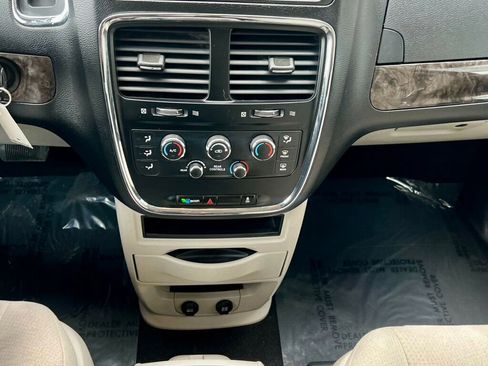 Used 2011 Dodge Grand Caravan Express FWD image 24