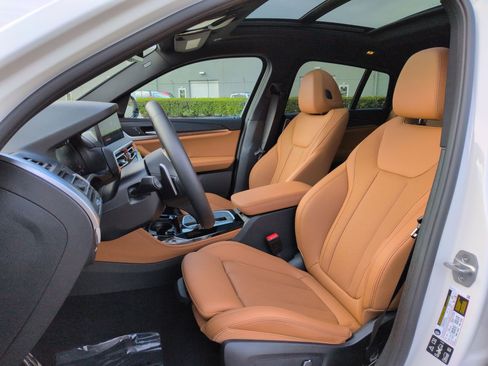 Used 2025 BMW X4 xDrive30i w/ Premium Package image 16