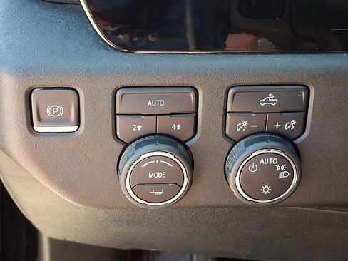 Used 2022 Chevrolet Silverado 1500 LT AWD/4WD image 30