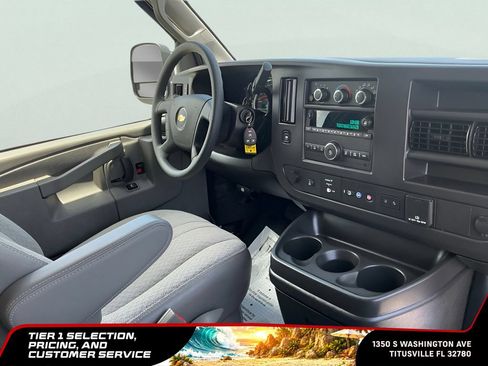 Used 2025 Chevrolet Express 3500 LT w/ LT Preferred Equipment Group RWD image 17