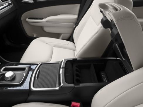 Used 2016 Chrysler 300 Limited w/ Driver Convenience Group image 20