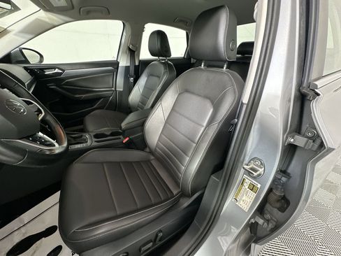 Used 2024 Volkswagen Jetta SE FWD image 11