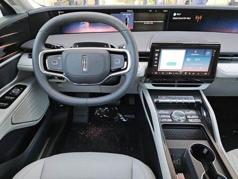 New 2026 Lincoln Nautilus Reserve image 4