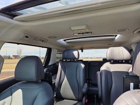 Used 2024 Kia Carnival SX Prestige FWD image 41