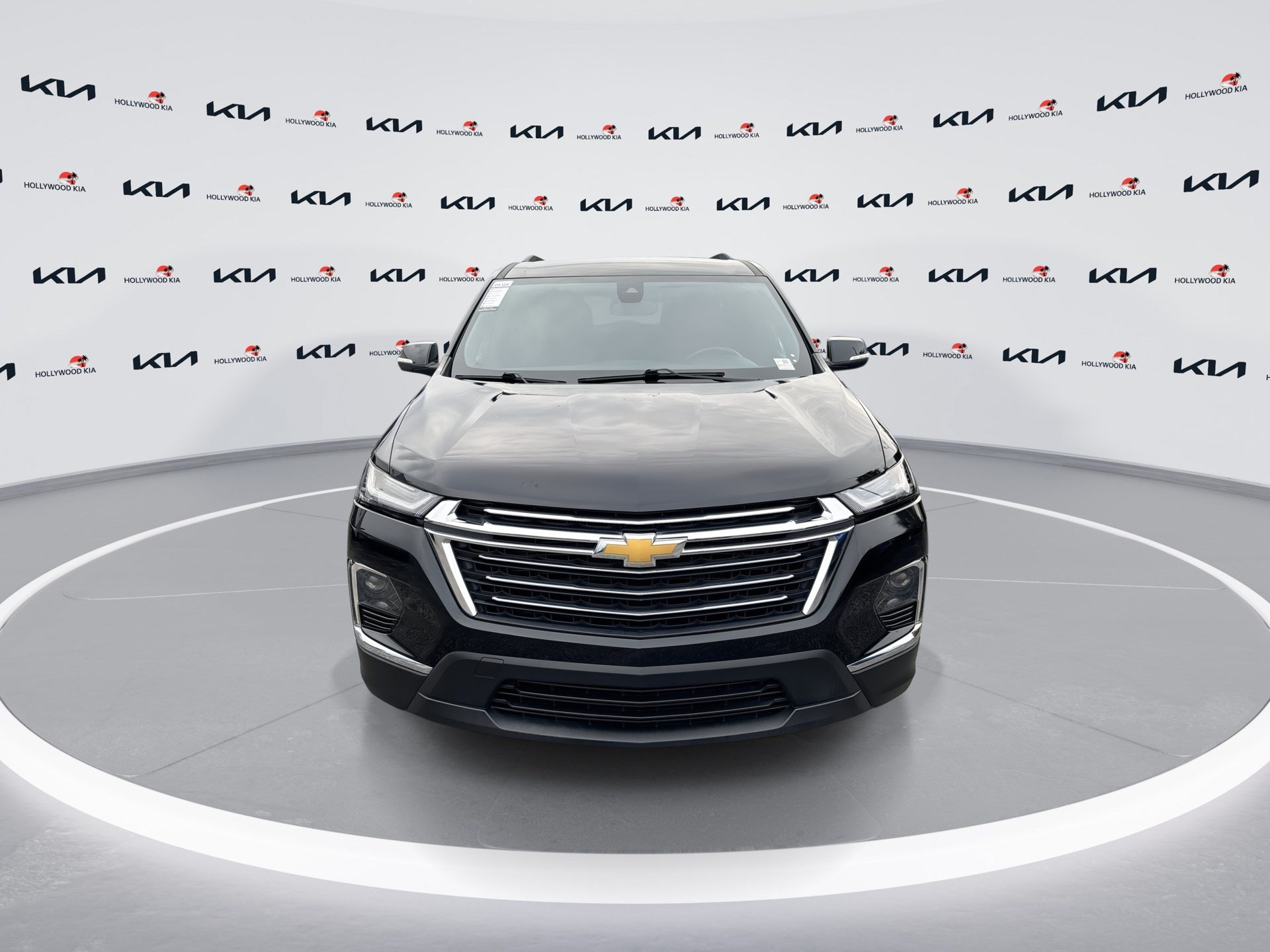 Used 2023 Chevrolet Traverse LT w/ LPO, Cargo Package AWD/4WD image 3