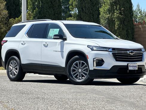 Used 2022 Chevrolet Traverse LT w/ LPO, Blackout Package FWD image 2
