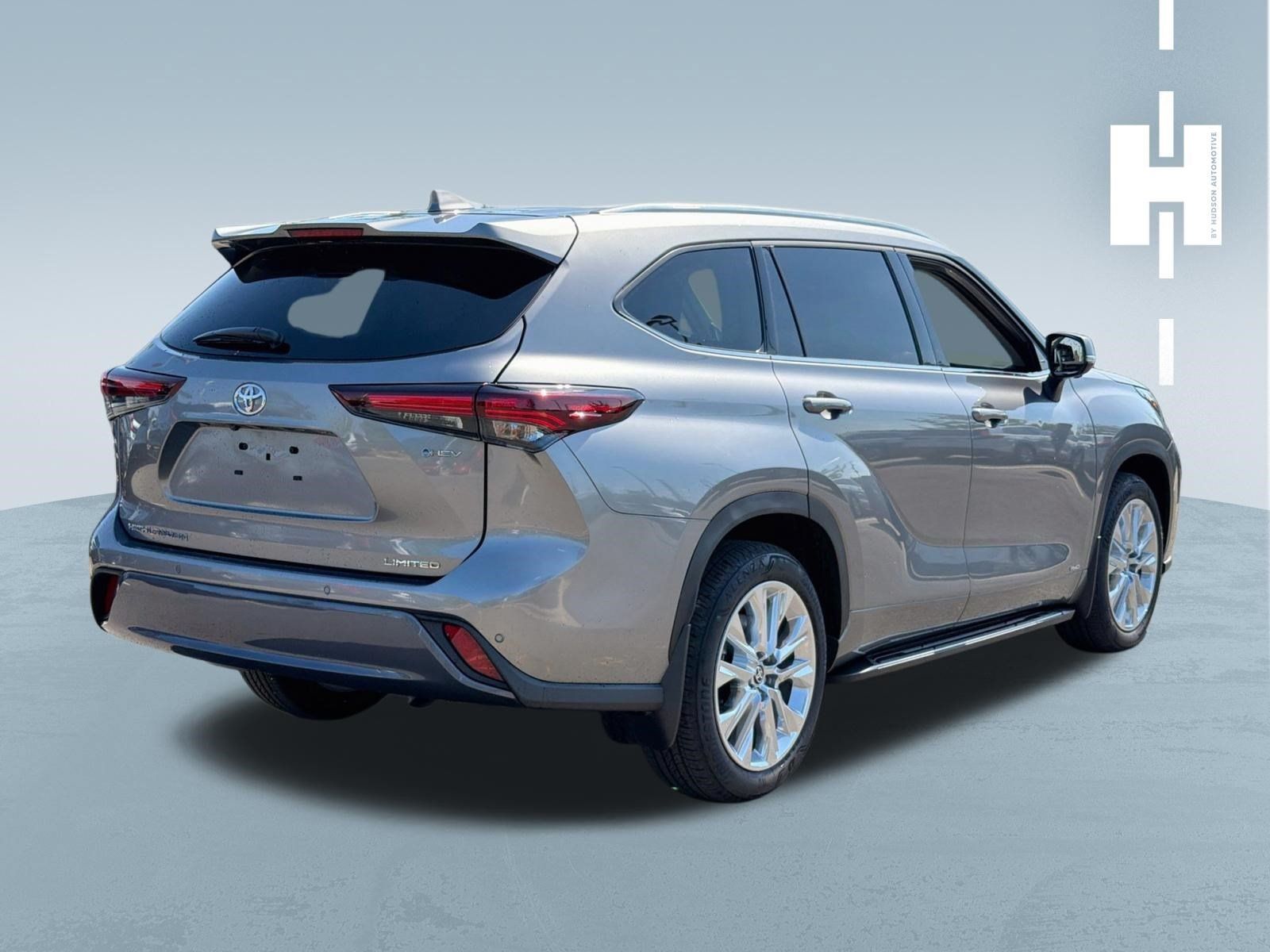Used 2026 Toyota Highlander Limited AWD/4WD image 2