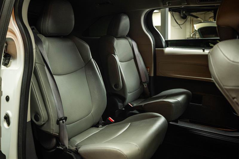 Used 2023 Toyota Sienna XLE AWD/4WD image 13