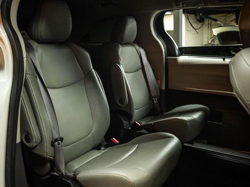 Used 2023 Toyota Sienna XLE AWD/4WD image 13