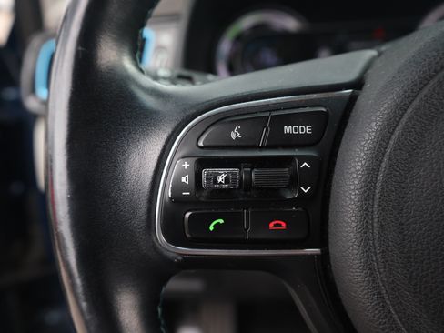 Used 2018 Kia Niro Touring FWD image 22