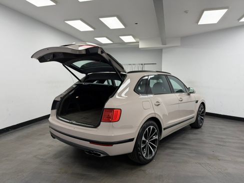 Used 2019 Bentley Bentayga AWD/4WD image 82