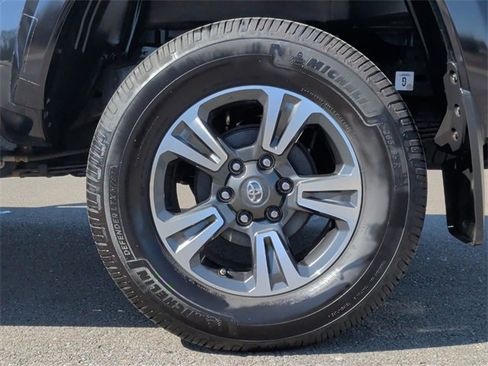 Certified 2019 Toyota Tacoma TRD Sport image 9