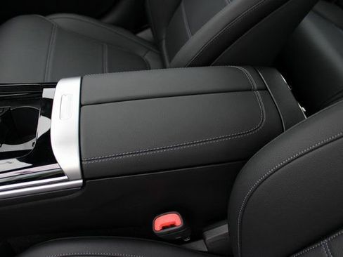 New 2025 Mercedes-Benz C 300 4MATIC Sedan image 27
