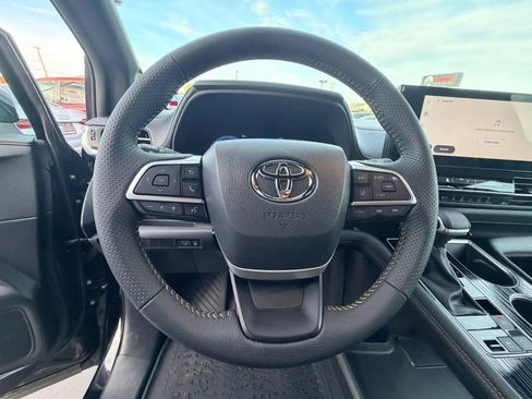 Used 2026 Toyota Sienna XLE Woodland Edition AWD/4WD image 12
