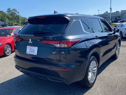 Used 2023 Mitsubishi Outlander ES FWD image 16