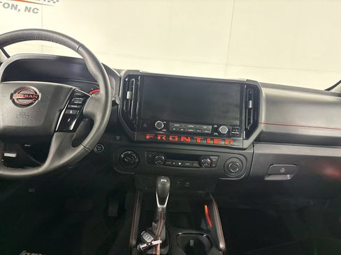 Used 2025 Nissan Frontier PRO-4X AWD/4WD image 26