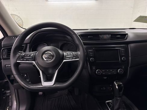 Used 2018 Nissan Rogue SV FWD image 6