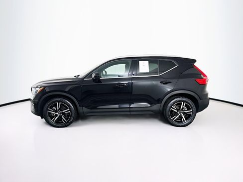 Used 2025 Volvo XC40 B5 Core image 4