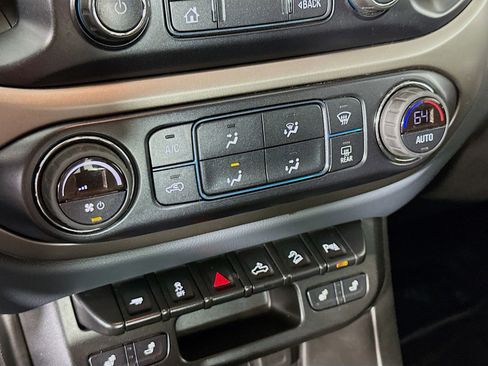 Used 2020 Chevrolet Colorado Z71 image 17