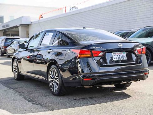 Used 2024 Nissan Altima 2.5 SV FWD image 4