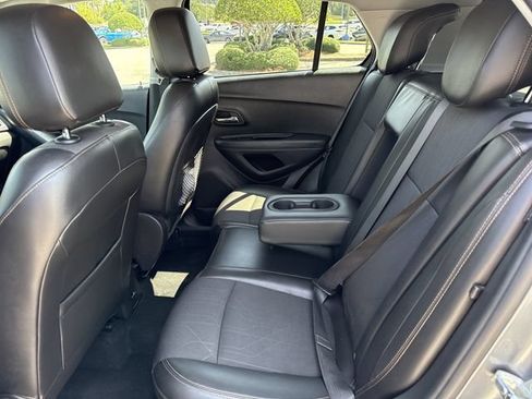 Used 2019 Chevrolet Trax LT w/ LT Convenience Package FWD image 10