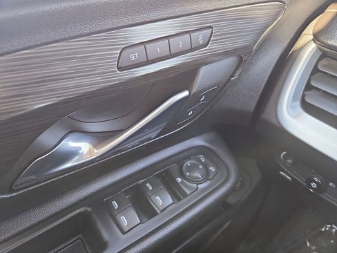 Used 2023 GMC Terrain SLT image 28