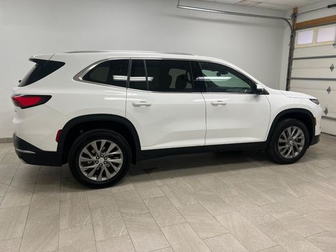 Used 2025 Buick Enclave Preferred FWD image 11