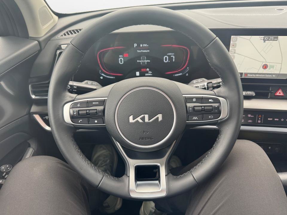 Used 2025 Kia Sportage EX AWD/4WD image 9
