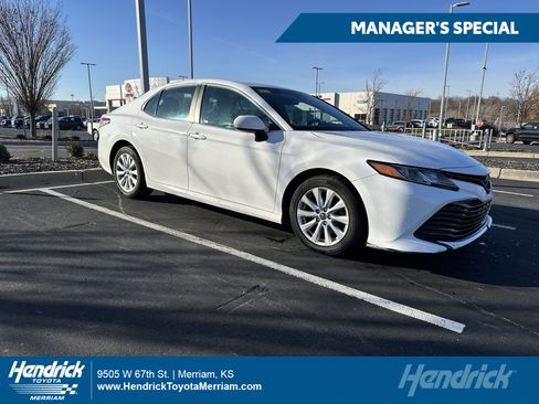 Used 2018 Toyota Camry LE image 1