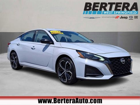Used 2024 Nissan Altima 2.5 SR FWD image 1