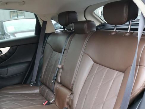 Used 2011 INFINITI FX35 AWD w/ Premium Pkg image 16