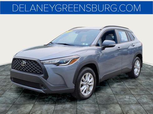 Used 2022 Toyota Corolla Cross LE w/ Moonroof Package AWD/4WD image 7