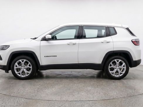 Used 2025 Jeep Compass Latitude AWD/4WD image 5