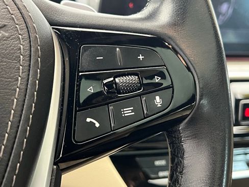 Used 2020 BMW 530i w/ Premium Package image 19