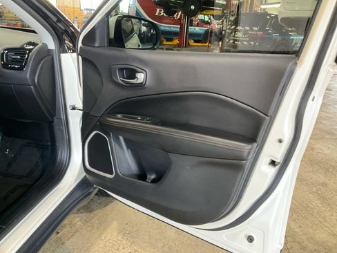 Used 2019 Jeep Compass Limited AWD/4WD image 18