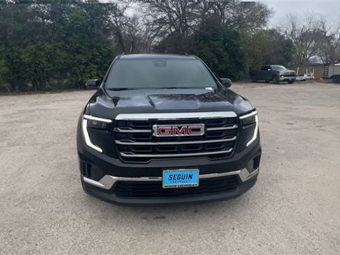 Used 2025 GMC Acadia Elevation image 3