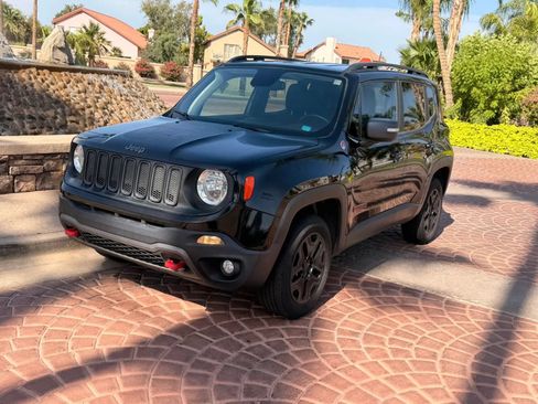 Used 2018 Jeep Renegade Trailhawk w/ Popular Equipment Group AWD/4WD image 18