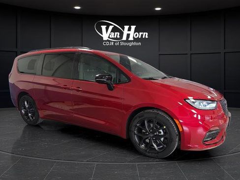 New 2026 Chrysler Pacifica Limited w/ S Appearance Package image 1