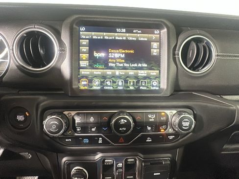 Used 2023 Jeep Wrangler Unlimited Sahara w/ Cold Weather Group AWD/4WD image 25