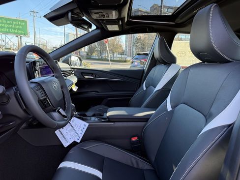 New 2026 Toyota Camry Hybrid image 12